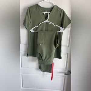 Figs scrub set dark olive size XS